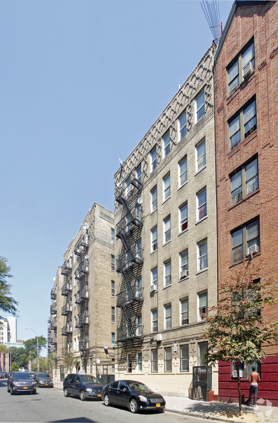Primary Photo - 1546 Selwyn Ave