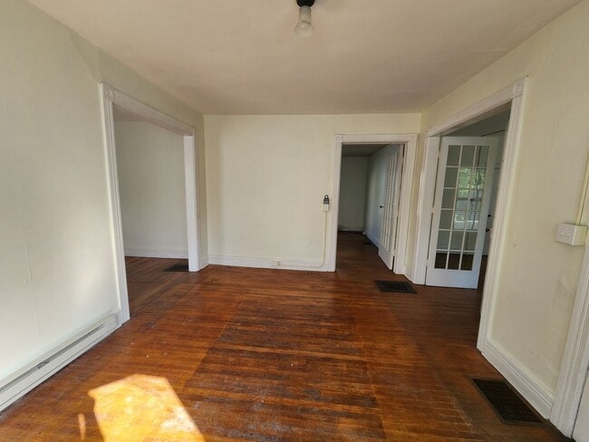 Building Photo - 76 Crandall St