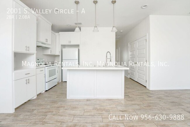Building Photo - 2001 S Vly Cir