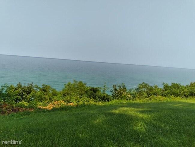 Building Photo - 1 br, 1 bath Condo - 3606 Lakeshore Dr