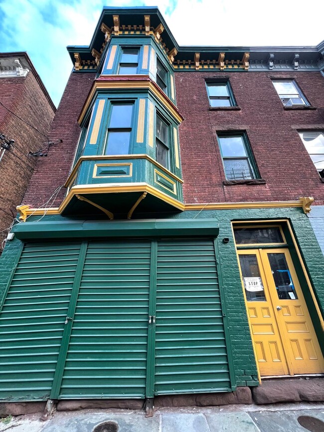Building Photo - 12 Liberty St