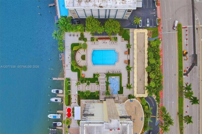 Foto del edificio - 5600 Collins Ave