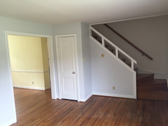 Building Photo - 1011 Willow Lawn Dr