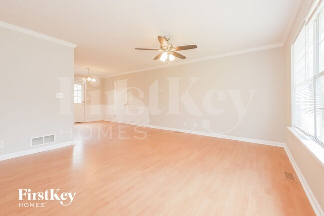 Foto del edificio - 671 Rocky Point Rd