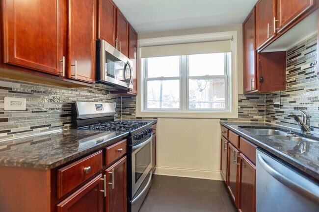 Building Photo - 2622 W Catalpa Ave