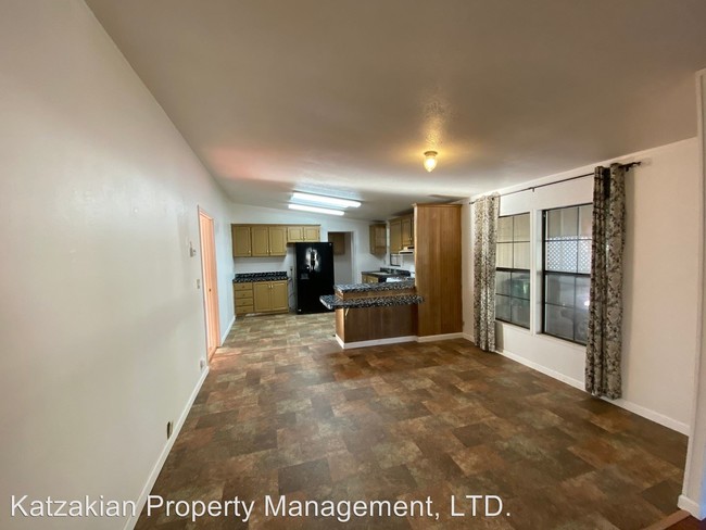 Building Photo - 3 br, 2.5 bath House - 8 Robin Court