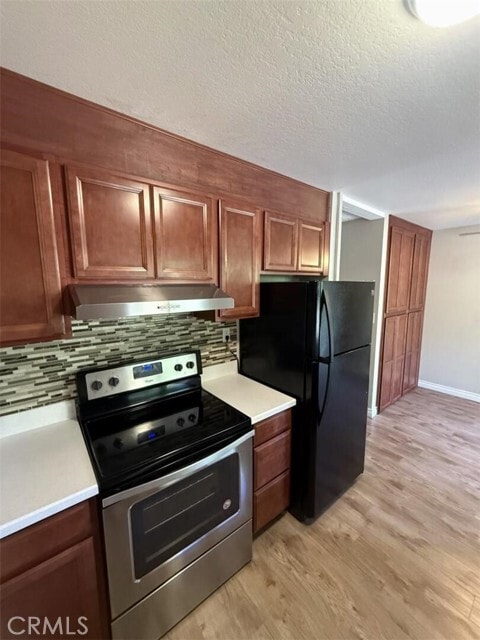Foto del edificio - 23732 Hillhurst Dr