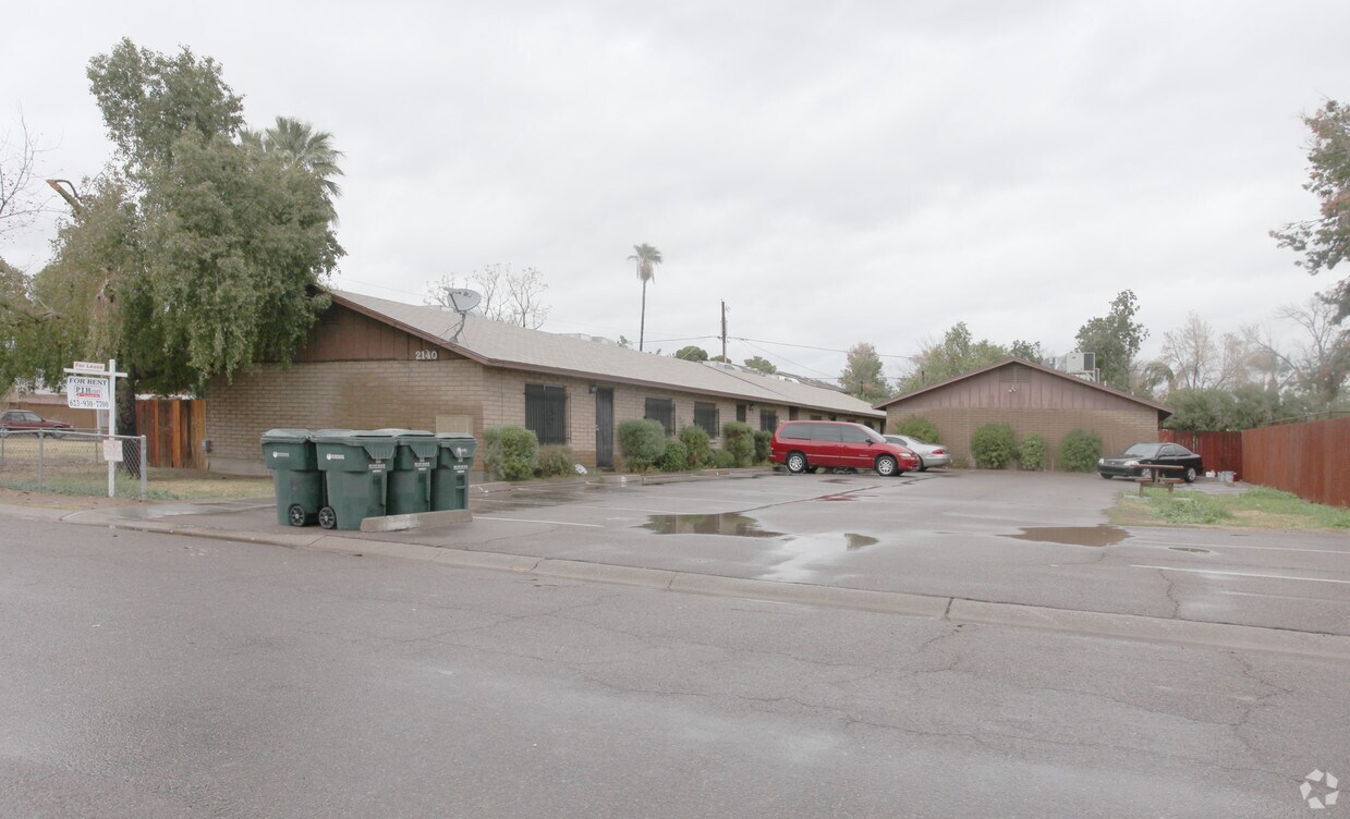 Building Photo - 2140 W Vista Ave