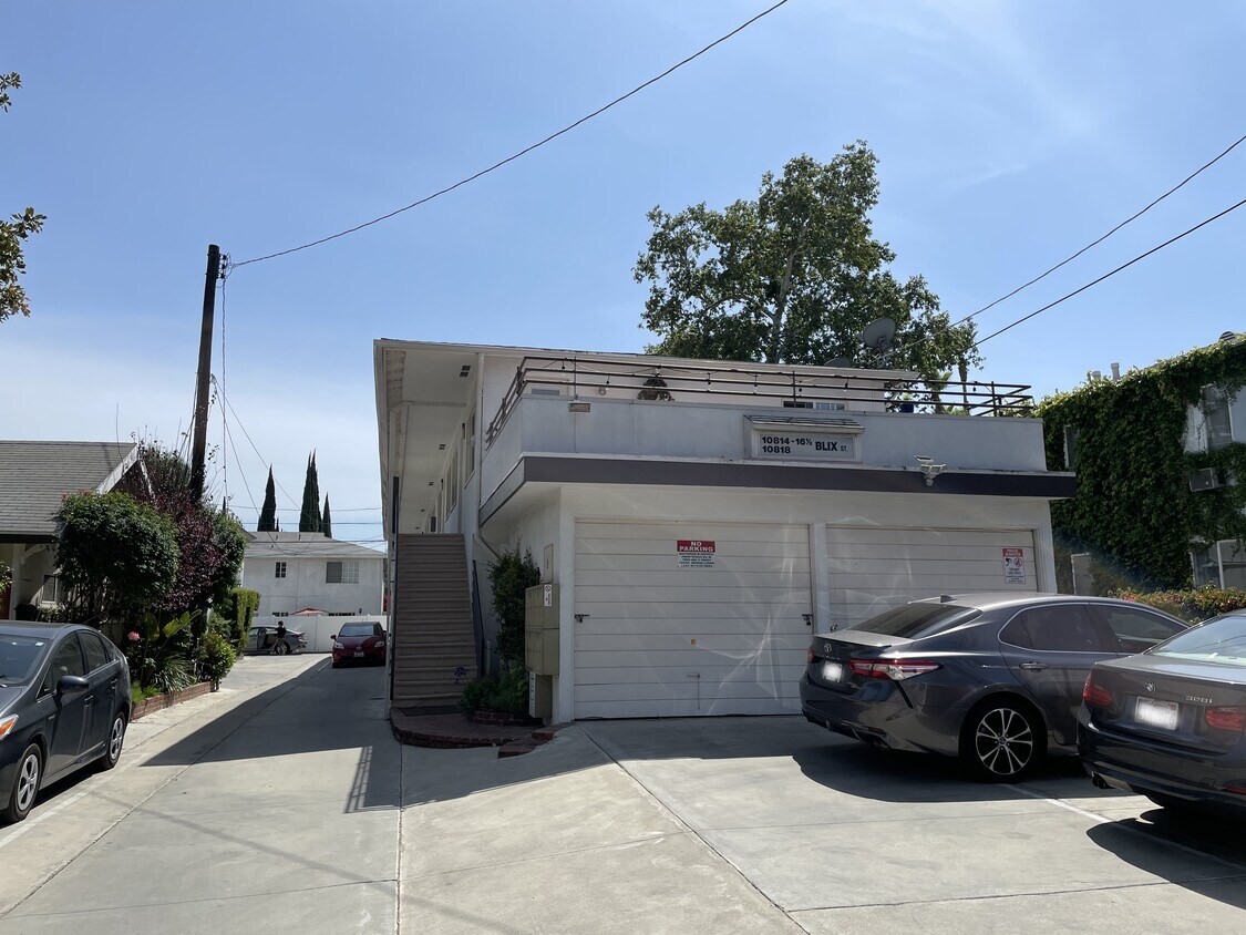 Primary Photo - 10814 Blix St