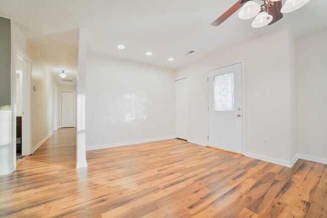 Foto del edificio - 398 Shady Brook Dr