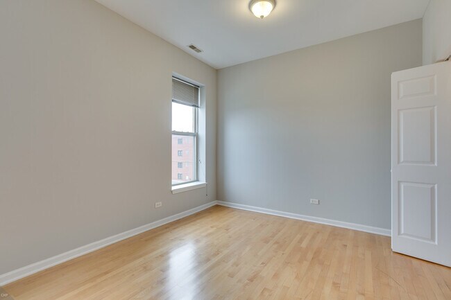 Foto del edificio - 602 S Western Ave