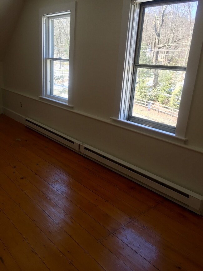 Building Photo - 52 Pleasant St