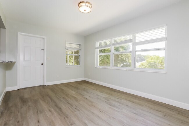Building Photo - 3 Bedroom Home with Private Pool in Inverness
