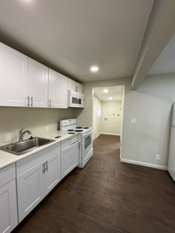 Photo - 2533 W Southcross Blvd Apartment