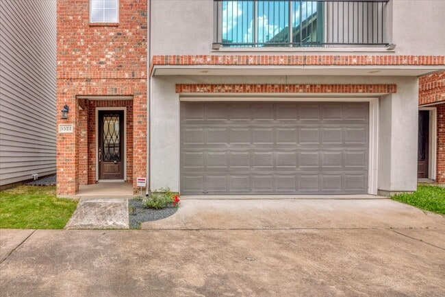 Building Photo - 5521 Petty St