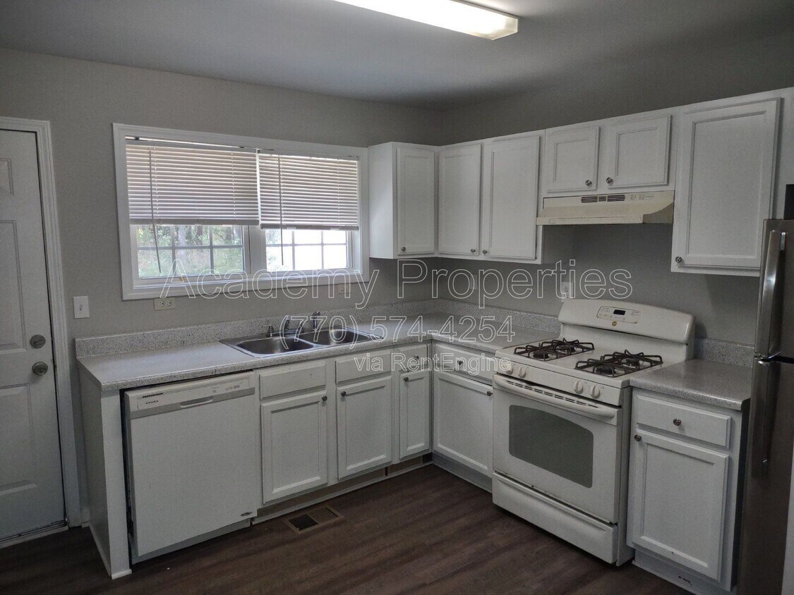 Building Photo - 130 Meadowbrook Ct