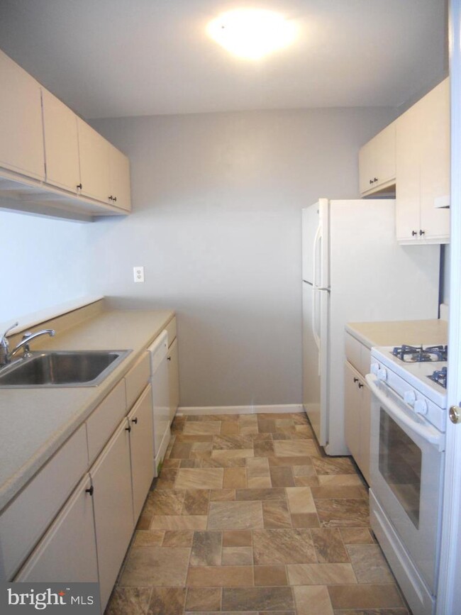 Building Photo - 931 Northridge Dr