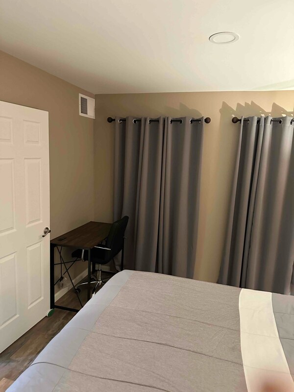 Building Photo - 5206 Newton St