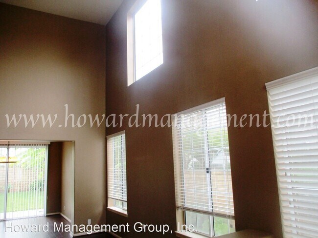 Building Photo - 6647 Kentwood Bluffs Dr
