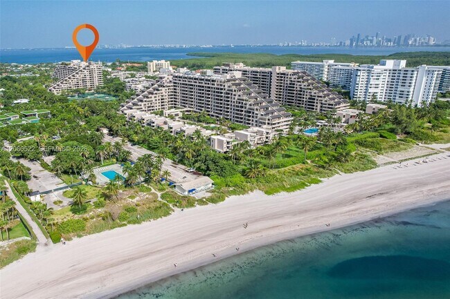 Foto del edificio - 151 Crandon Blvd