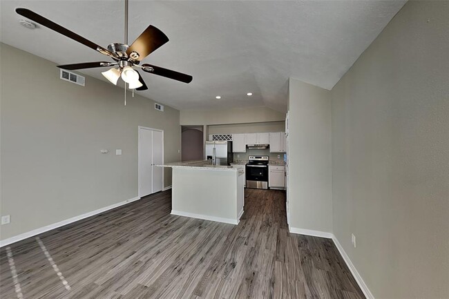 Building Photo - 8635 Spring Green Dr