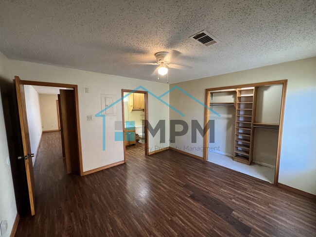 Building Photo - 100 Elmhurst Cir