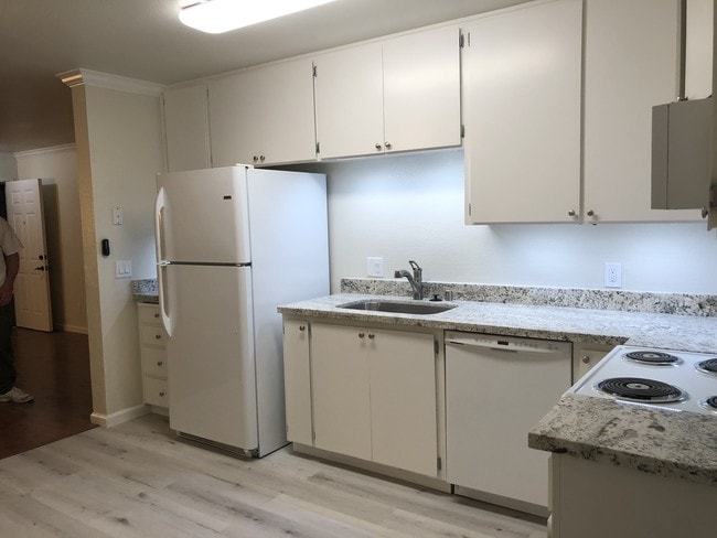 Upgraded kitchen - 375 N M St