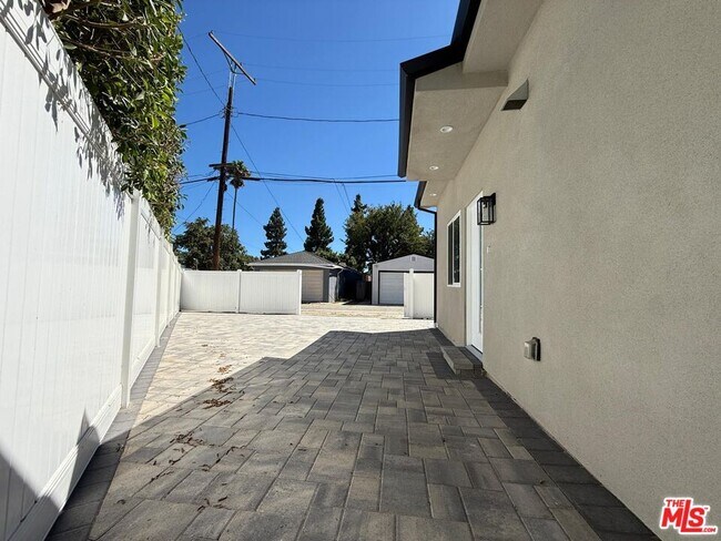 Foto del edificio - 15830 1/2 Blackhawk St