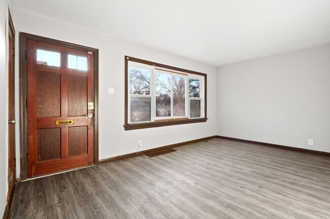 Foto del edificio - Single Family Home In Ferguson Neighborhood