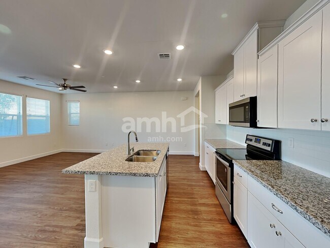 Building Photo - 8185 Inhibition Ct