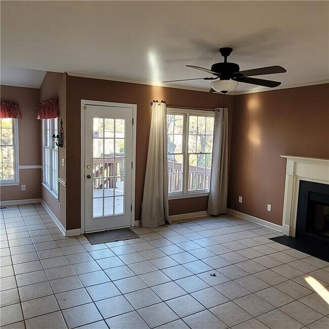 Building Photo - 1469 Justin Dr