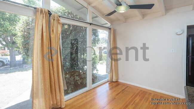 Foto del edificio - 672 Borregas Ave