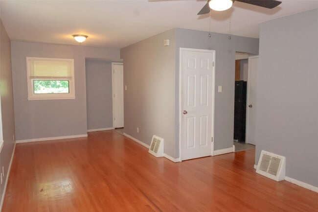 Building Photo - 417 Crawford Rd