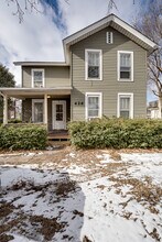 Building Photo - 426 N Lake St