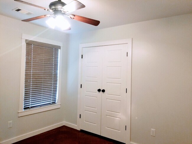 Foto del edificio - *****L@@K AT ME! BRYANT 3BR/2BA DUPLEX FOR...