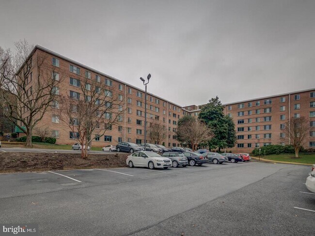 Building Photo - 3000 Spout Run Pkwy
