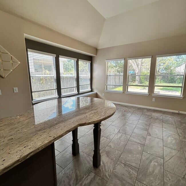 Foto del edificio - 15230 Chimney Hill Cir