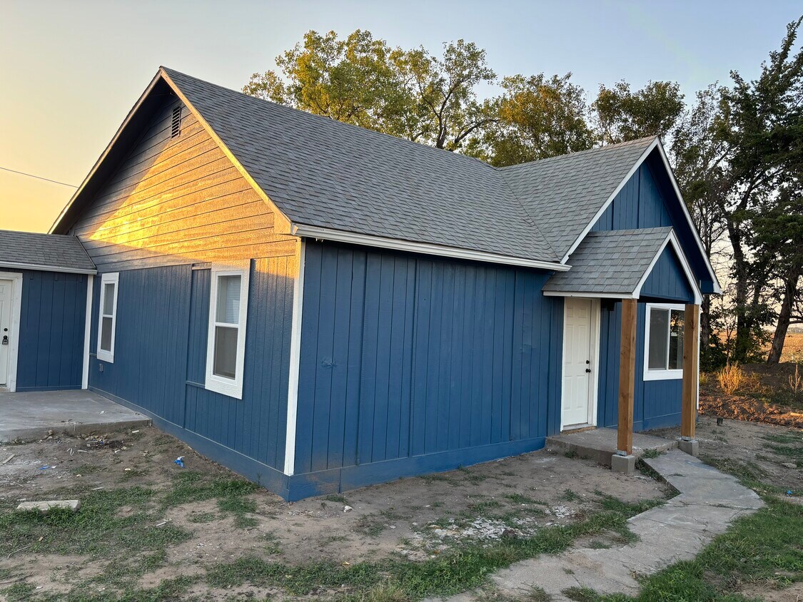 8565 N Ridge Rd, Valley Center, KS 67147 House Rental in Valley