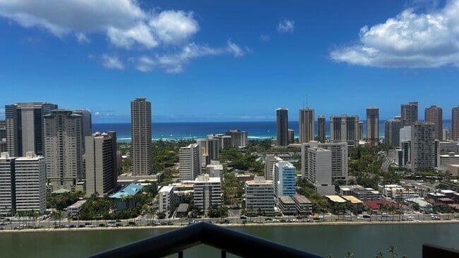 Building Photo - 2333 Kapiolani Blvd