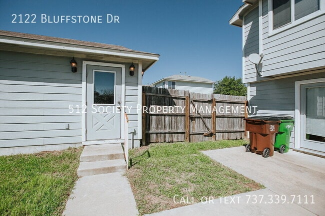 Building Photo - 2122 Bluffstone Dr