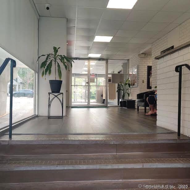 Foto del edificio - 87 Glenbrook Rd