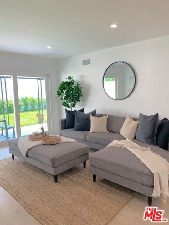 Building Photo - 5630 Vantage Ave