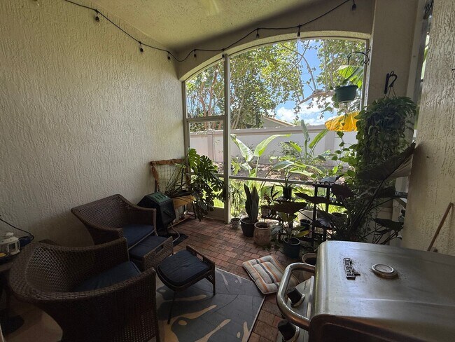 Foto del edificio - Two-story Upscale Townhouse located at Bel...