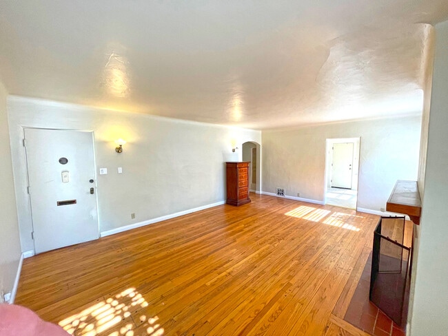 Building Photo - 1700 Don Carlos Ave