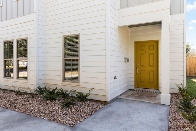 Foto del edificio - NEW CONSTRUCTION 2 BEDROOM TOWN HOMES