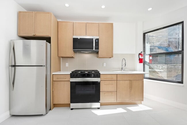 Building Photo - 346 Liberty Ave