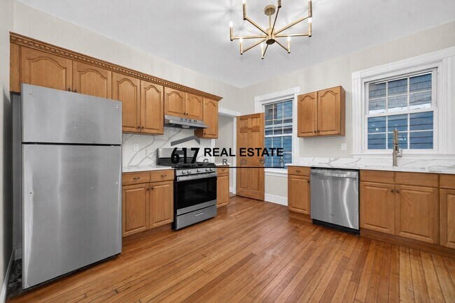 Building Photo - 42 Etna St