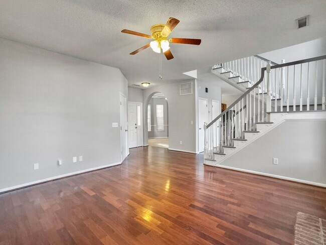 Foto del edificio - 4080 Laurelwood Dr