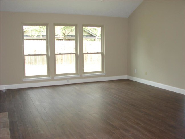 Foto del edificio - 211 Bragg Ct