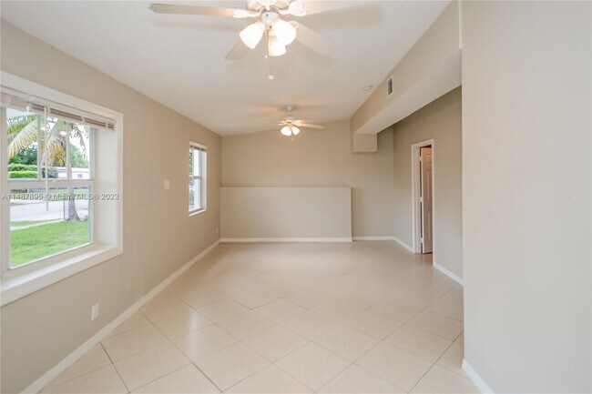 Building Photo - 3740 SW 44th Ave